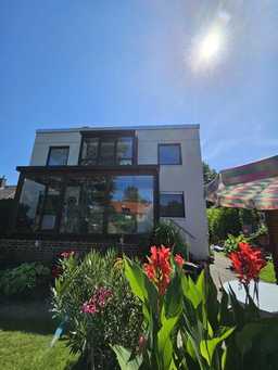 Lichterfelde: 3-Zimmer-Wohnung mit Wintergarten, ca. 120 m² Garten zur alleinigen Nutzung, Kamin & Stellplatz – Bild 1