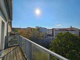 Berlin-Mitte am Zionskirchplatz: 2-Zimmer-Altbau mit Balkon & Fernsehturmblick