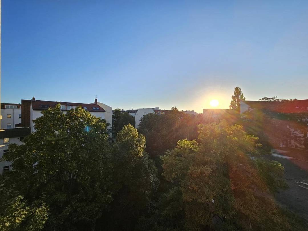 Berlin-Mitte am Zionskirchplatz: 2-Zimmer-Altbau mit Balkon & Fernsehturmblick – Bild 3