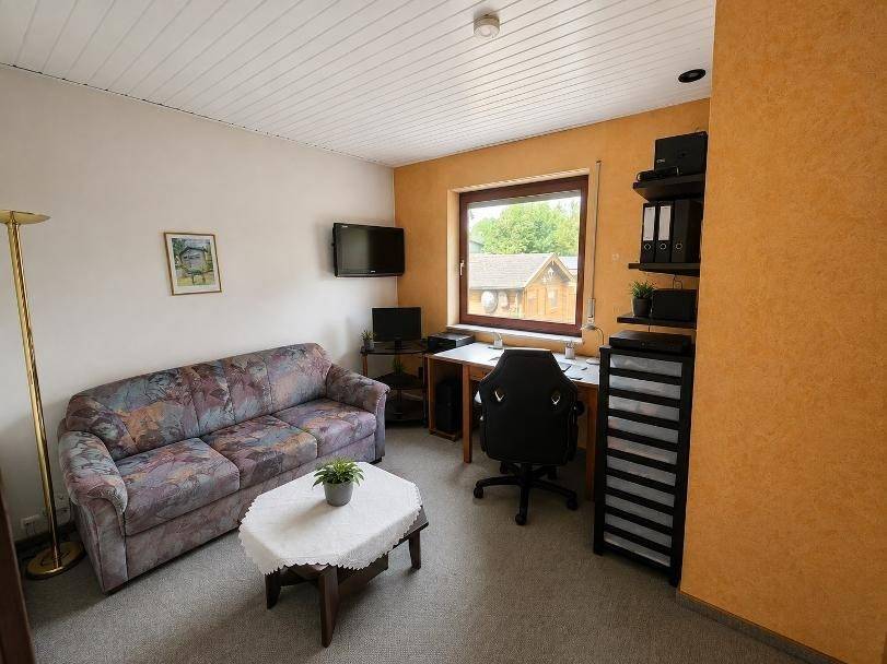Lichterfelde: 3-Zimmer-Wohnung mit Wintergarten, ca. 120 m² Garten zur alleinigen Nutzung, Kamin & Stellplatz – Bild 12