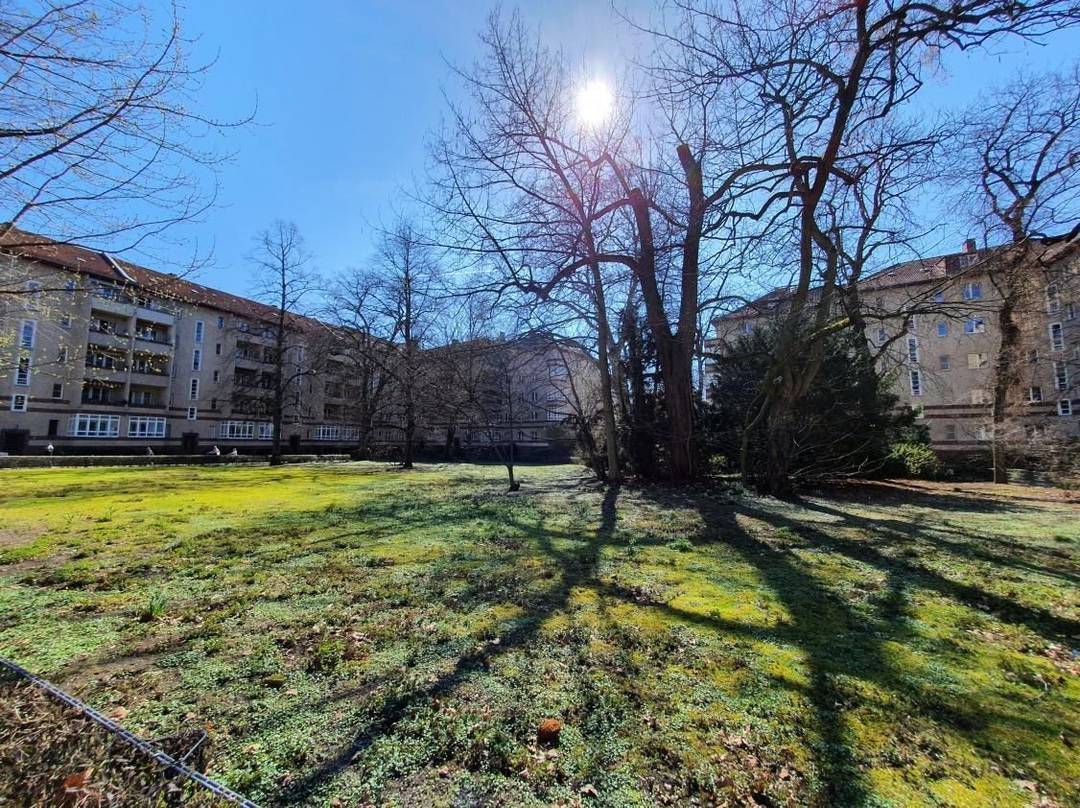 Wilmersdorf am Volkspark: 2-Zimmer-Altbau mit Südbalkon direkt am Schoelerpark – Bild 2