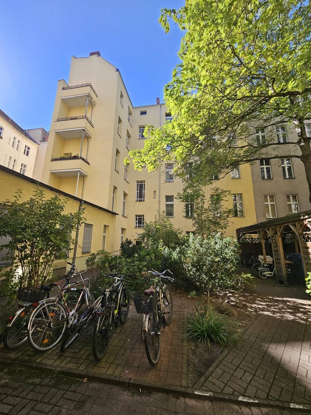 Schöneberg am Winterfeldtplatz: vermietete 3-Zimmer-Altbauwohnung als Kapitalanlage – Bild 4