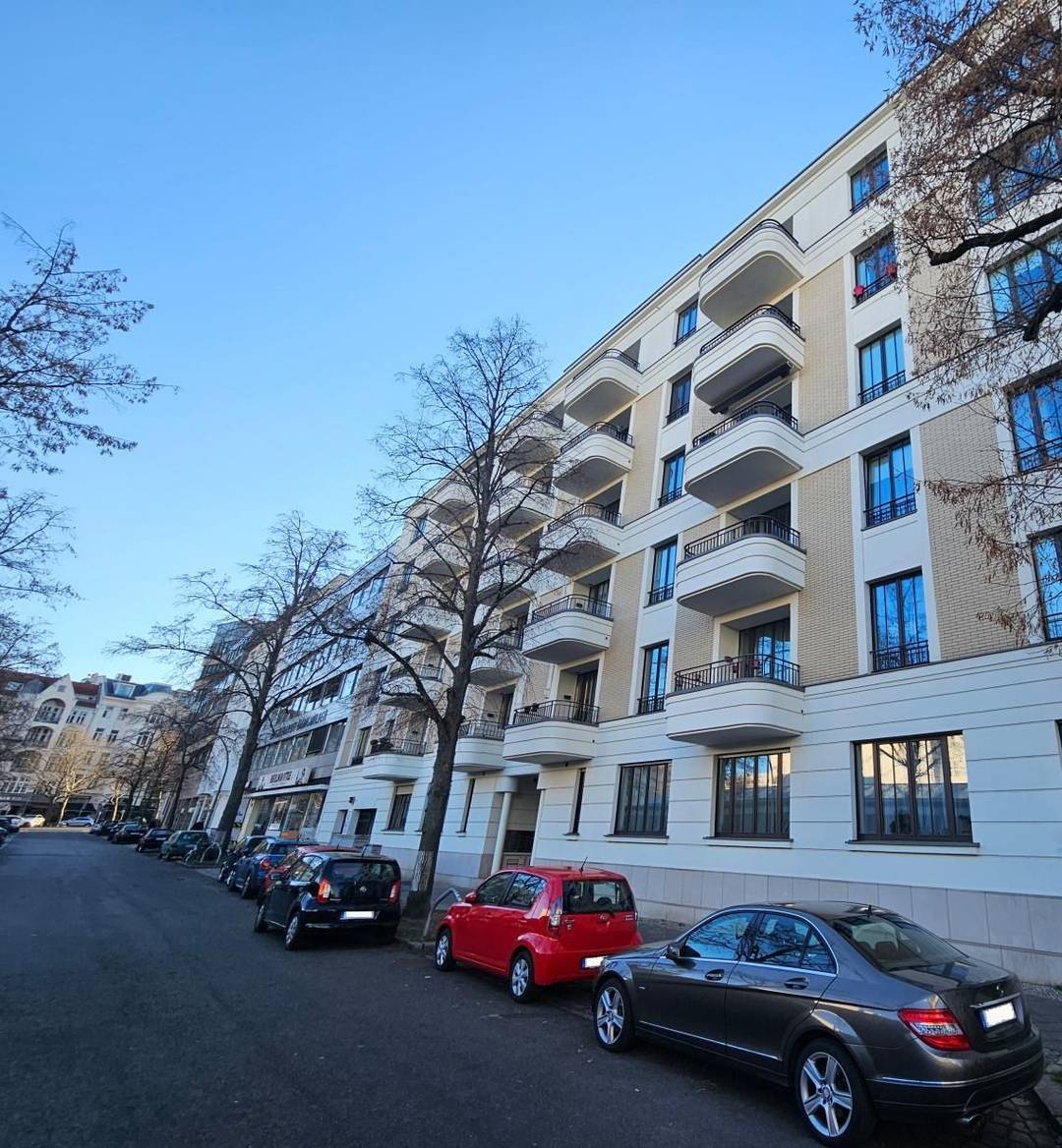 Charlottenburg am Ku’damm: barrierefreie 4-Zimmer-Wohnung mit 2 Balkonen, Sauna & Tiefgarage – Bild 1