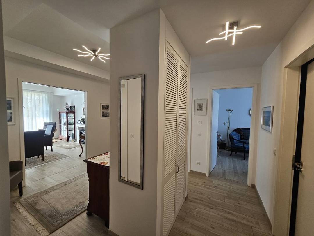 Charlottenburg am Ku’damm: barrierefreie 4-Zimmer-Wohnung mit 2 Balkonen, Sauna & Tiefgarage – Bild 3