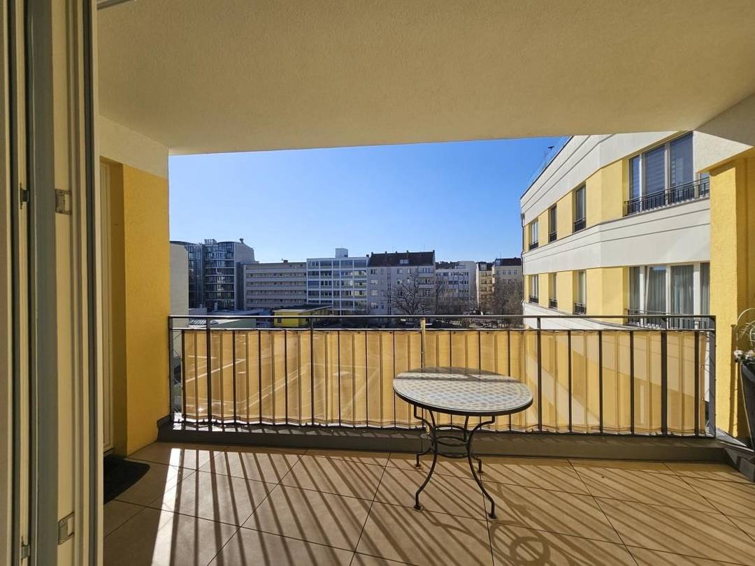 Charlottenburg am Ku’damm: barrierefreie 4-Zimmer-Wohnung mit 2 Balkonen, Sauna & Tiefgarage – Bild 18