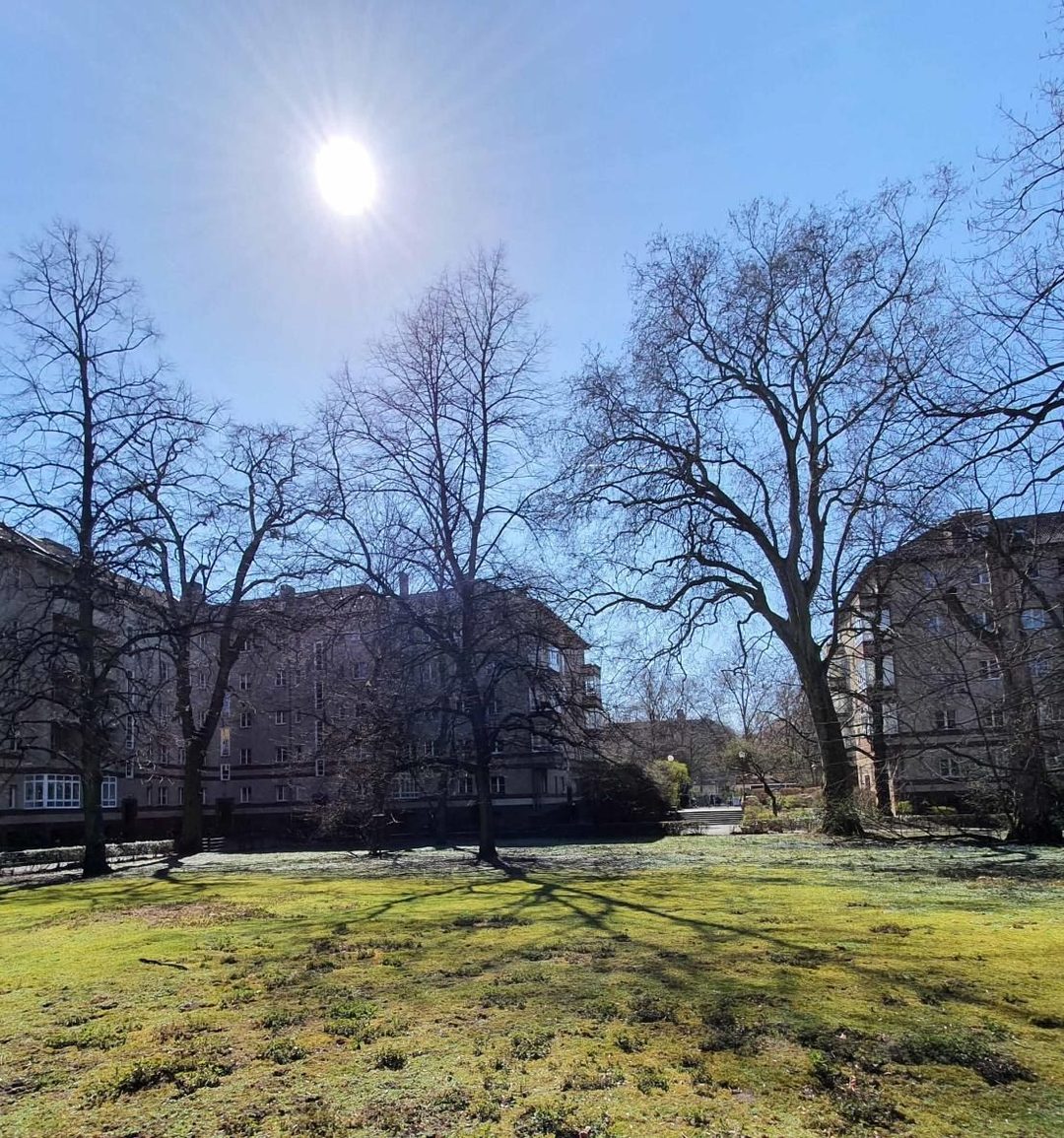 Wilmersdorf am Volkspark: 2-Zimmer-Altbau mit Südbalkon direkt am Schoelerpark